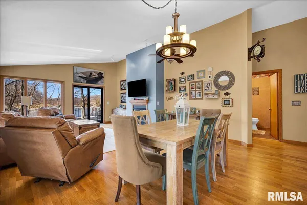 $599,900 | 163 Briarwood Place, Dahinda, IL 61428