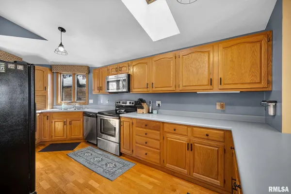 $599,900 | 163 Briarwood Place, Dahinda, IL 61428