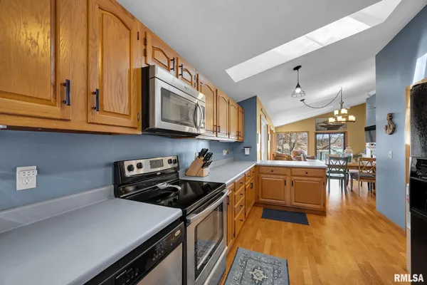 $599,900 | 163 Briarwood Place, Dahinda, IL 61428