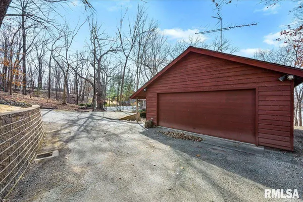 $599,900 | 163 Briarwood Place, Dahinda, IL 61428