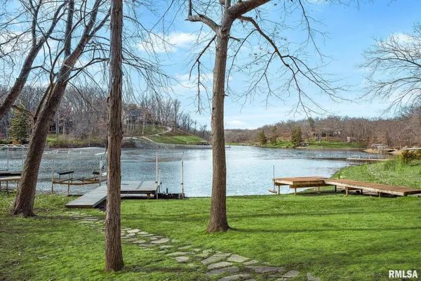 $599,900 | 163 Briarwood Place, Dahinda, IL 61428