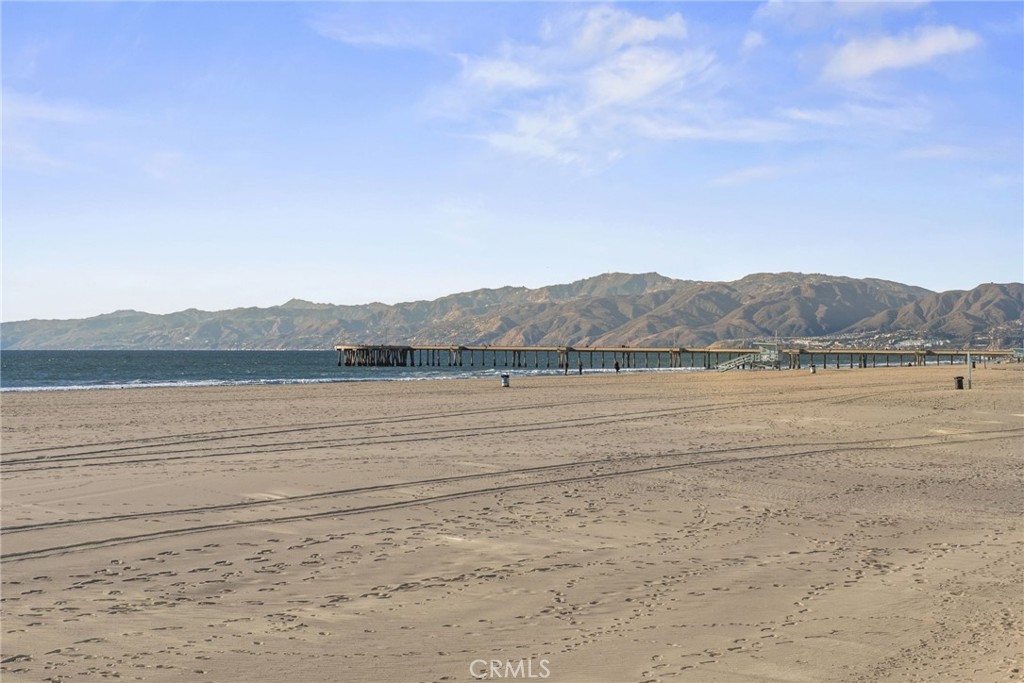 4 Jib Street, Unit 3 Marina del Rey, CA 90292 - Photo 13 of 37 a view of lake and mountain