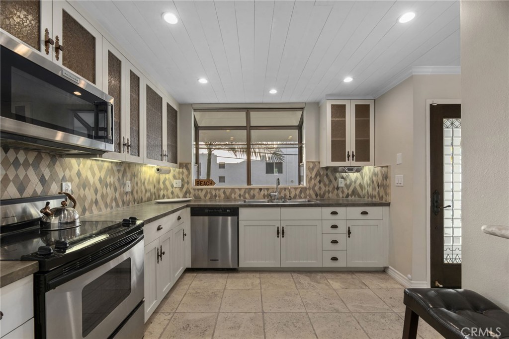 4 Jib Street, Unit 3 Marina del Rey, CA 90292 - Photo 17 of 37 a kitchen with granite countertop white cabinets and stainless steel appliances