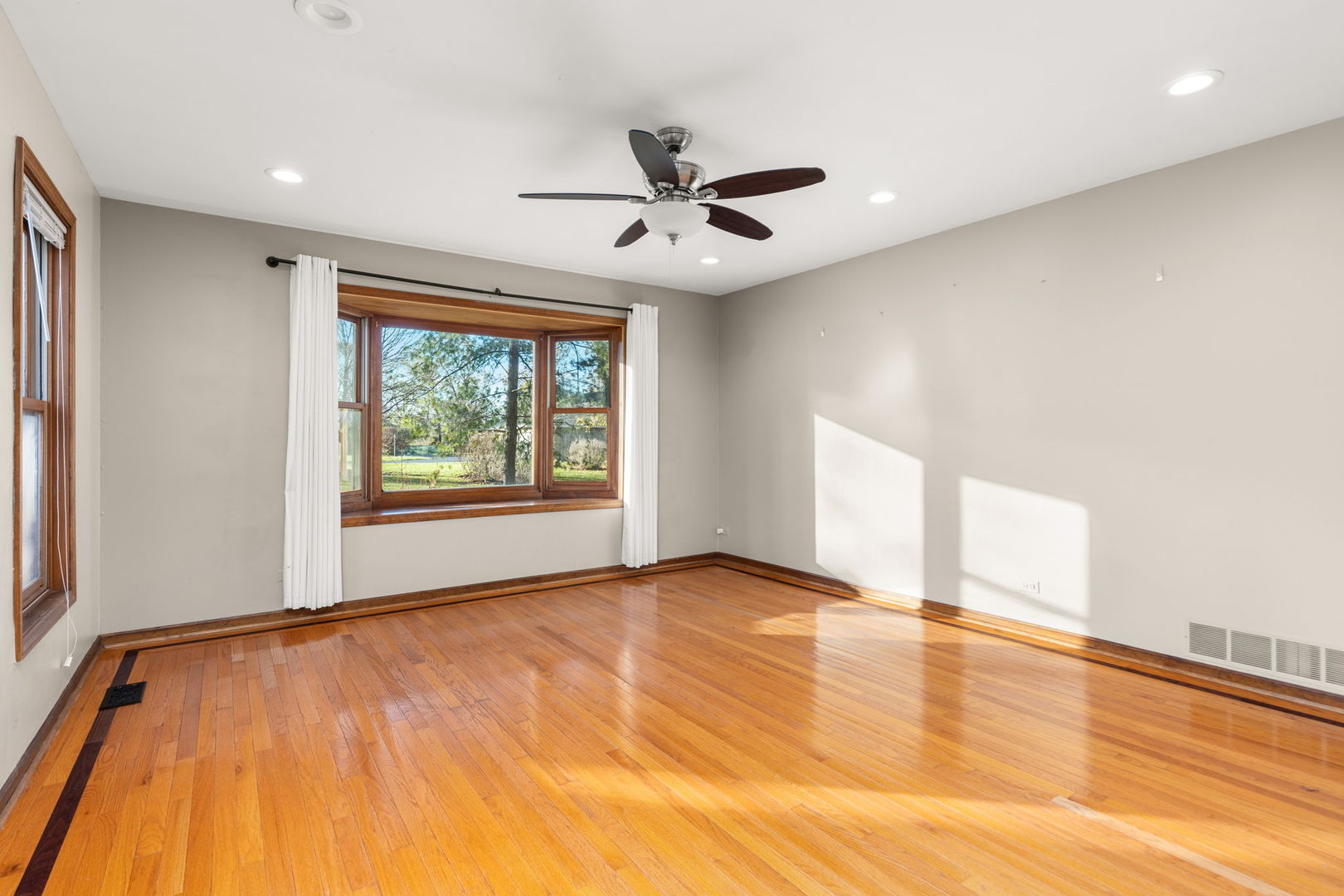1220 Naperville Road Bartlett, IL 60103 - Photo 7 of 46 Gallery Image 7