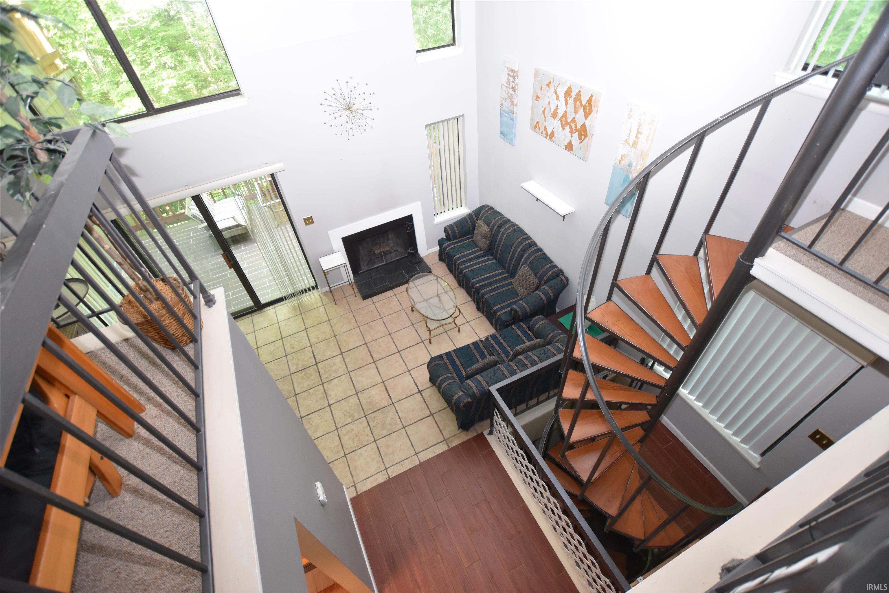 9022 South Pointe Ridge Lane Bloomington, IN 47401 - Photo 2 of 15