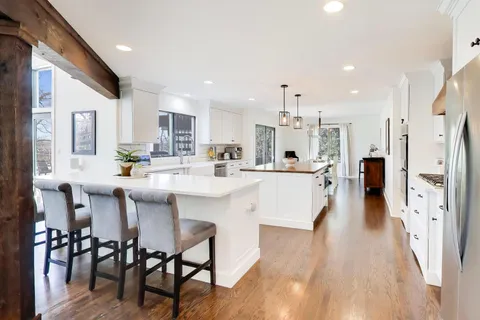 $1,200,000 | 5106 Center Avenue, Lisle, IL 60532