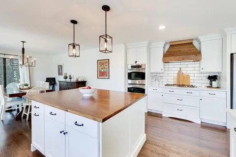 $1,200,000 | 5106 Center Avenue, Lisle, IL 60532