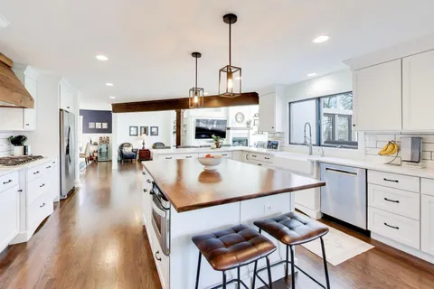 $1,200,000 | 5106 Center Avenue, Lisle, IL 60532