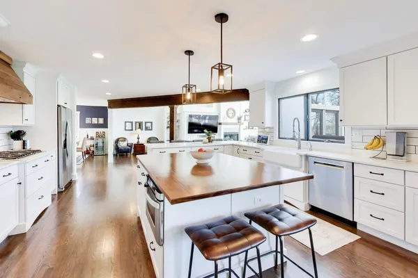 $1,200,000 | 5106 Center Avenue, Lisle, IL 60532