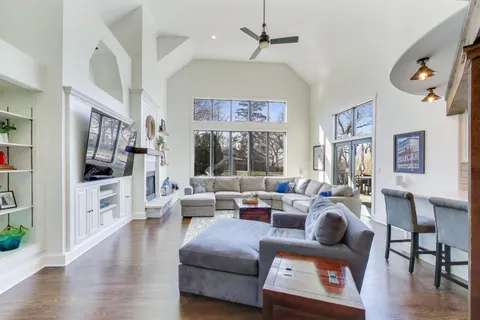 $1,200,000 | 5106 Center Avenue, Lisle, IL 60532