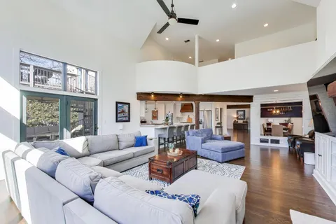 $1,200,000 | 5106 Center Avenue, Lisle, IL 60532