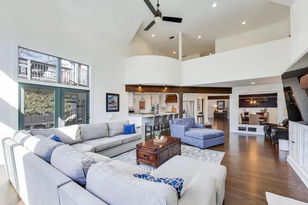 $1,200,000 | 5106 Center Avenue, Lisle, IL 60532
