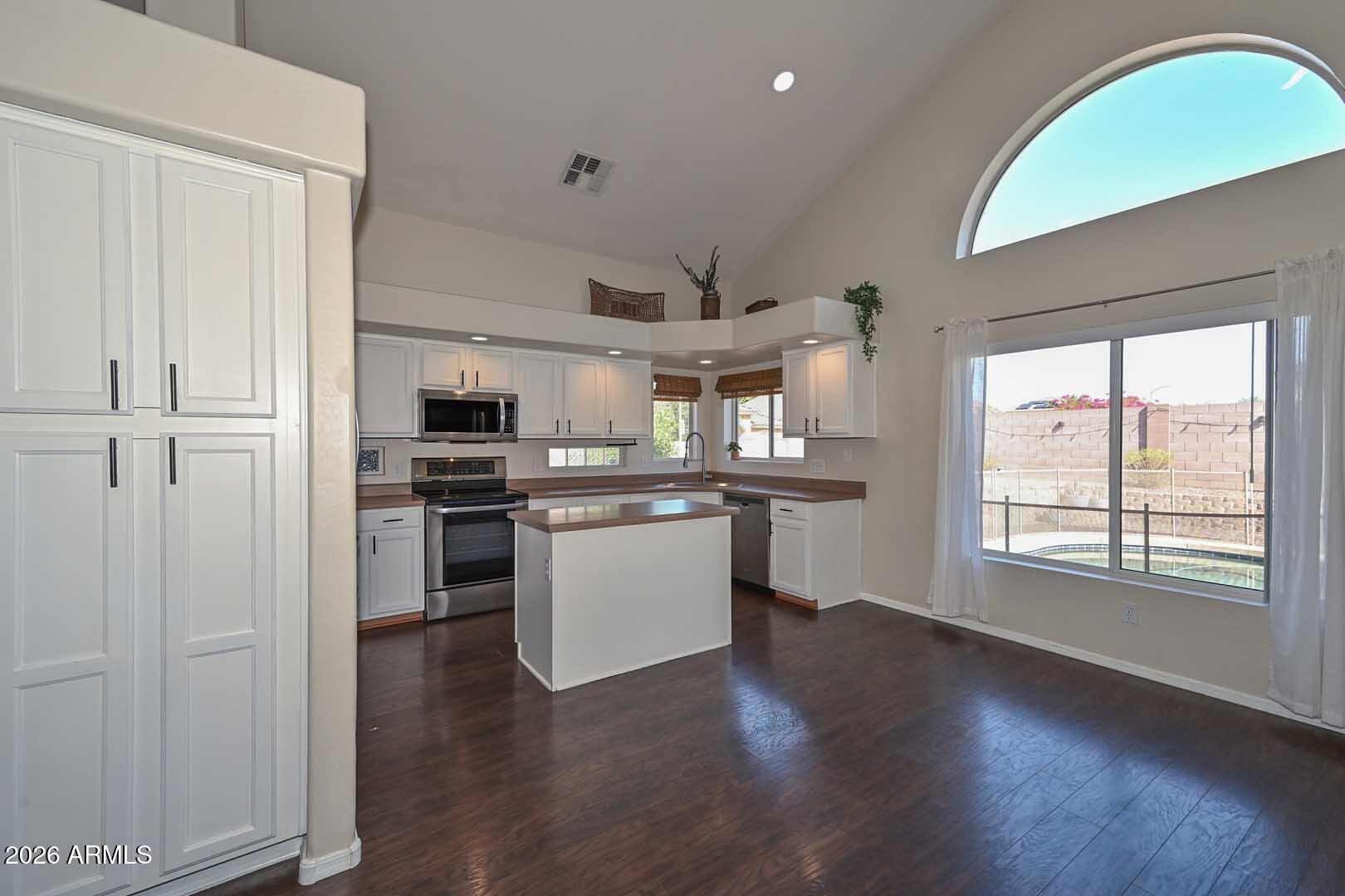 15872 West Calavar Road Surprise, AZ 85379 - Photo 12 of 57 Kitchen-Breakfast Room