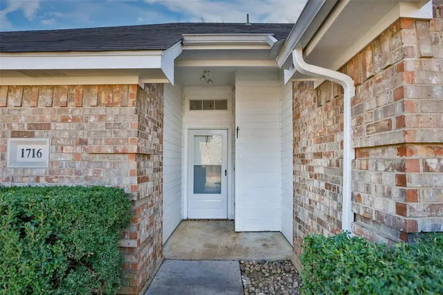 $273,000 | 1716 Windsor Drive, Gainesville, TX 76240