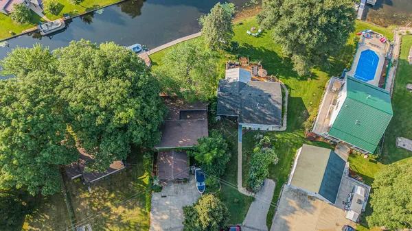 $450,000 | 11422 Lakeshore Drive, Lakeview, MI 48850