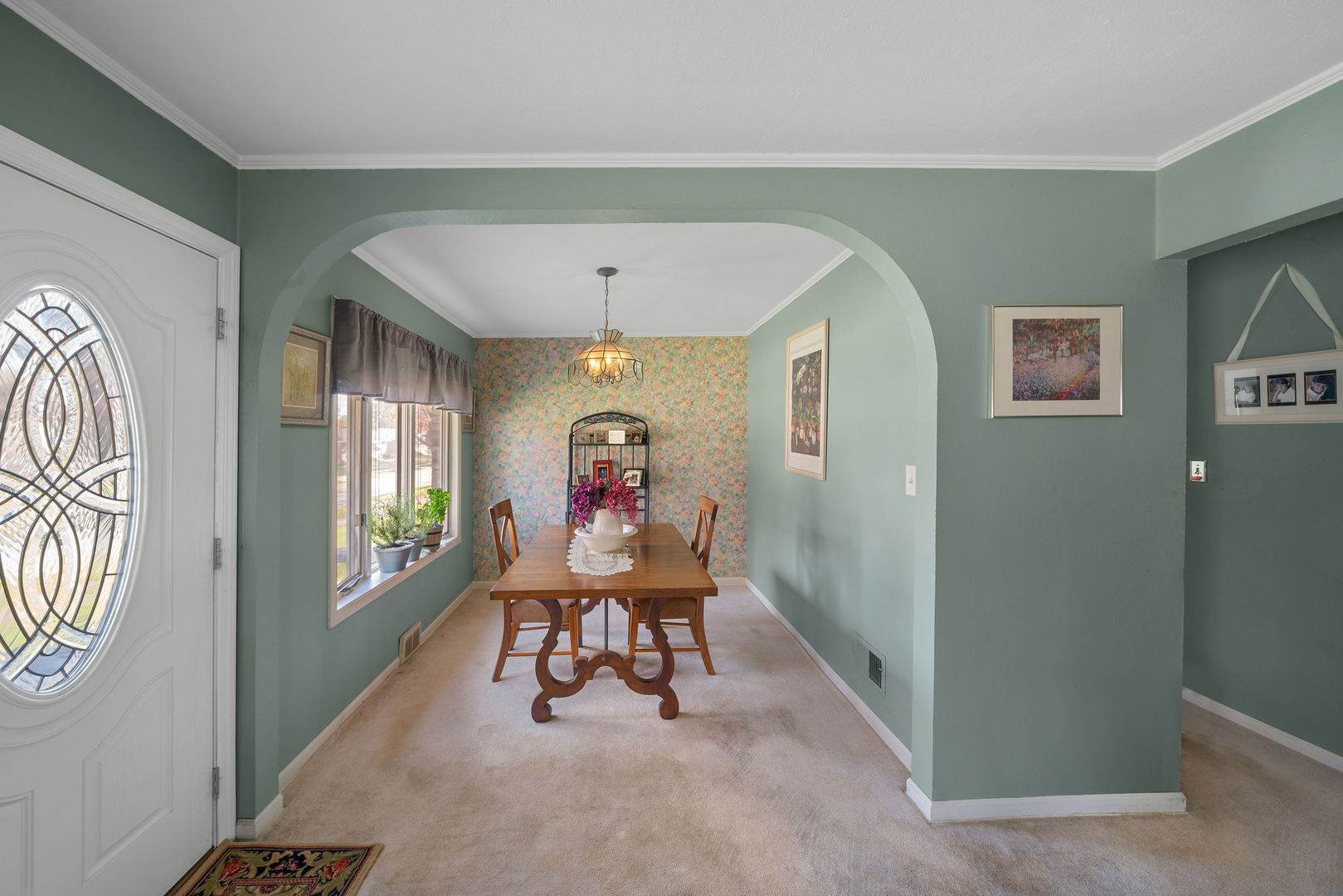 1500 Harding Avenue Berkeley, IL 60163 - Photo 13 of 22 a room with furniture and windows