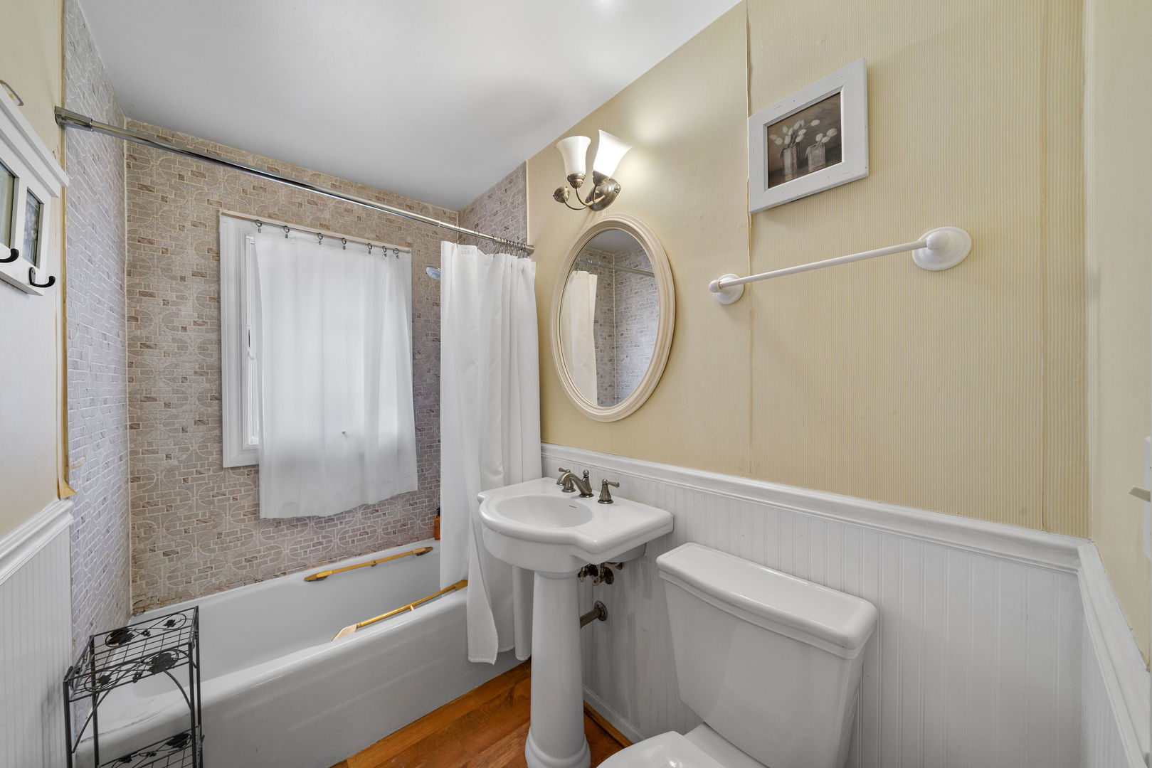 1500 Harding Avenue Berkeley, IL 60163 - Photo 17 of 22 a bathroom with a sink a bathtub and a mirror