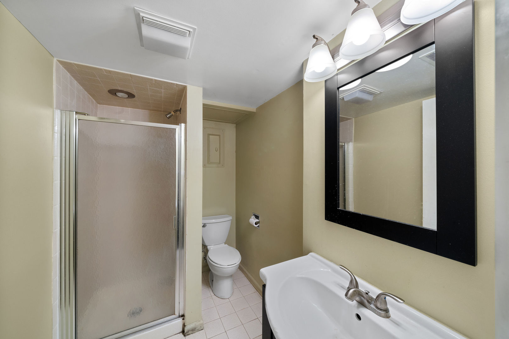 1500 Harding Avenue Berkeley, IL 60163 - Photo 20 of 22 a bathroom with a toilet sink and mirror