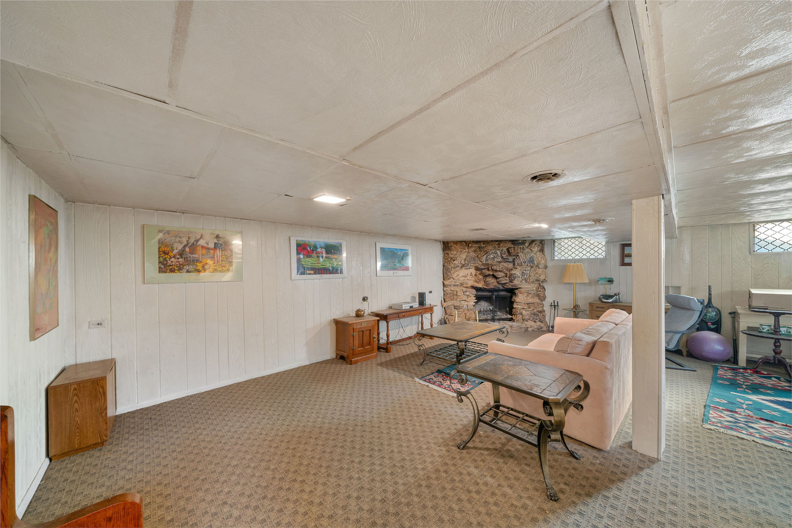 1500 Harding Avenue Berkeley, IL 60163 - Photo 21 of 22 a living room with furniture