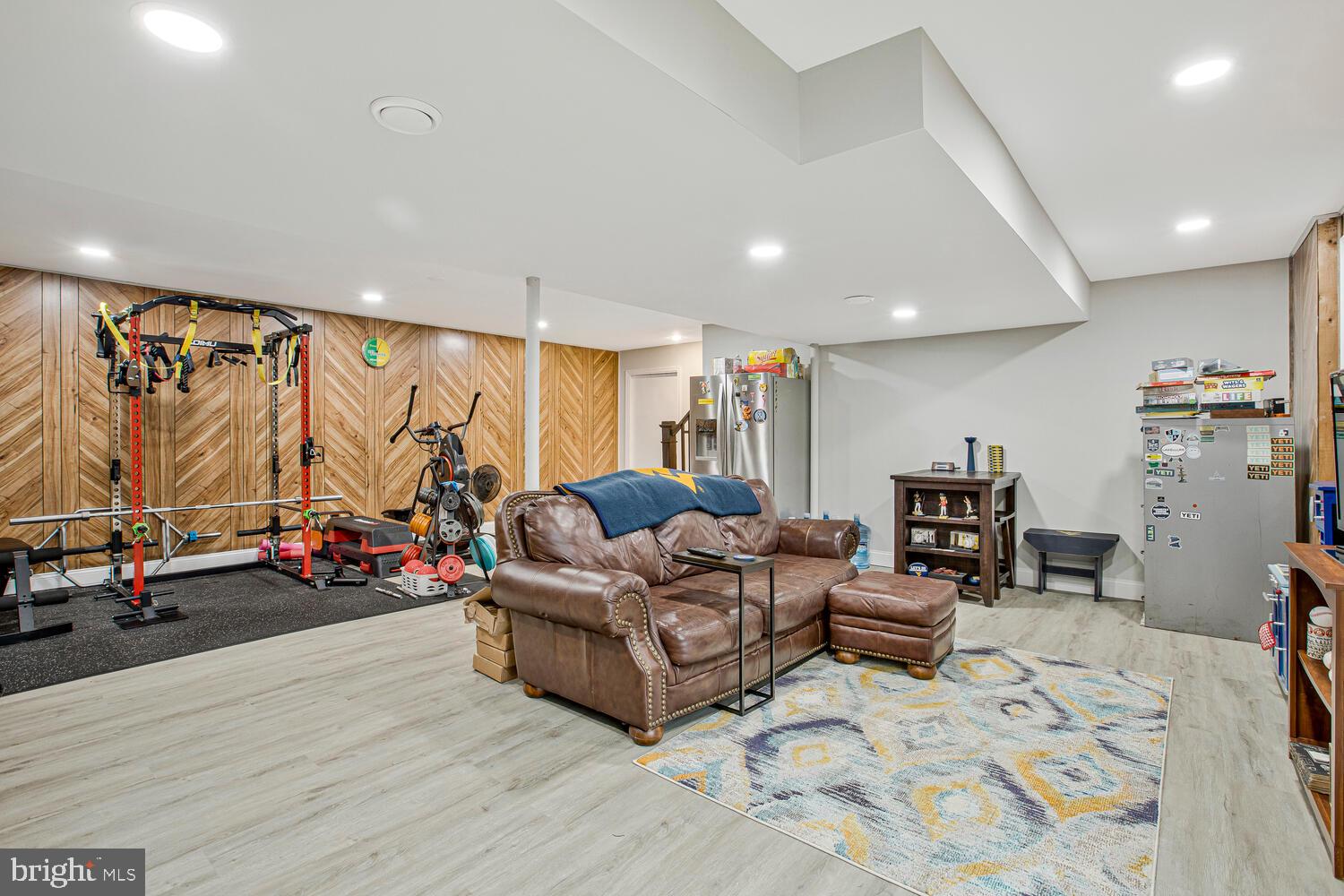 1505 Pinnacle Road Towson, MD 21286 - Photo 27 of 34 a living room with furniture and a flat screen tv