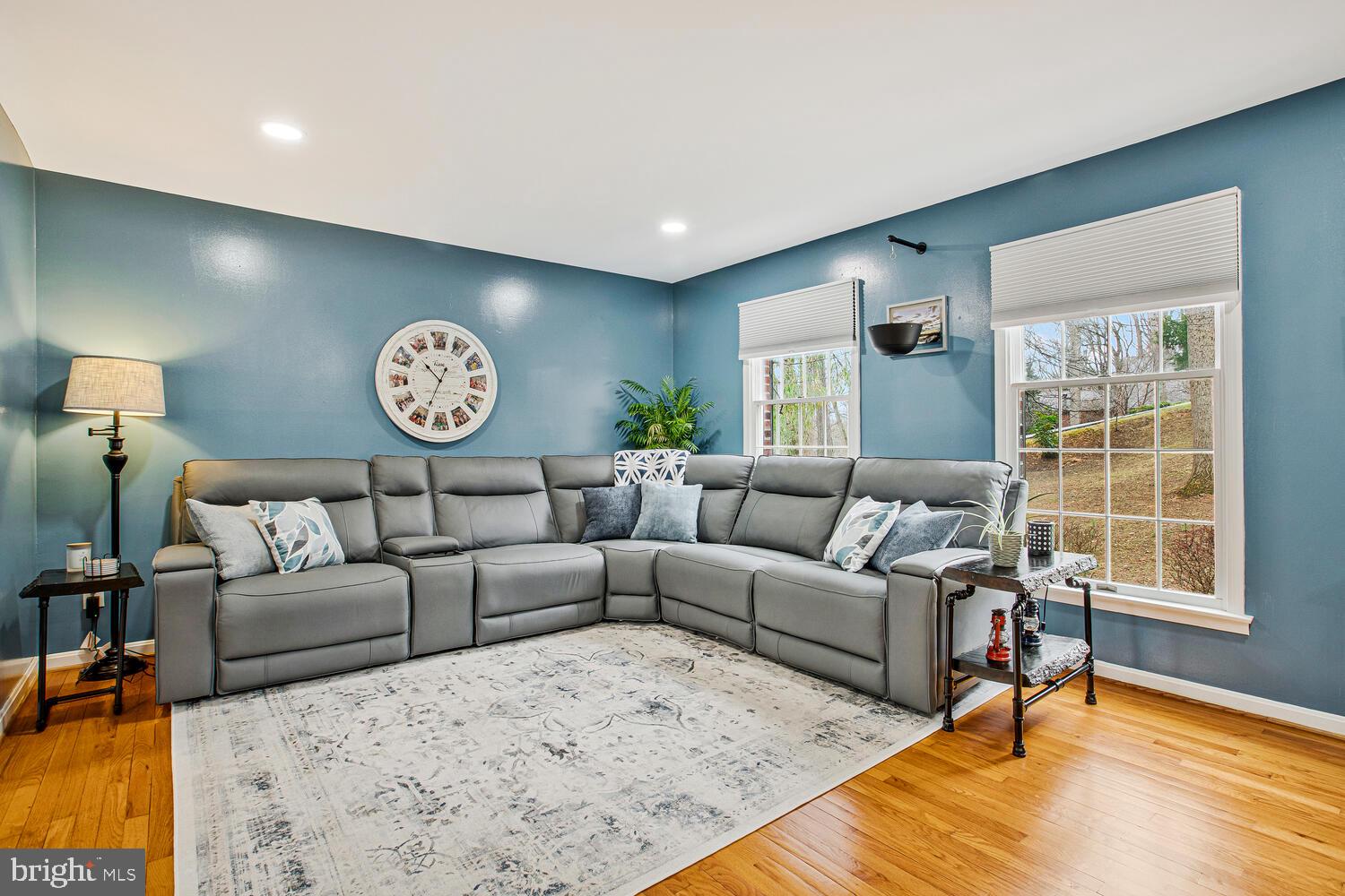 1505 Pinnacle Road Towson, MD 21286 - Photo 5 of 34 a living room with furniture and a window
