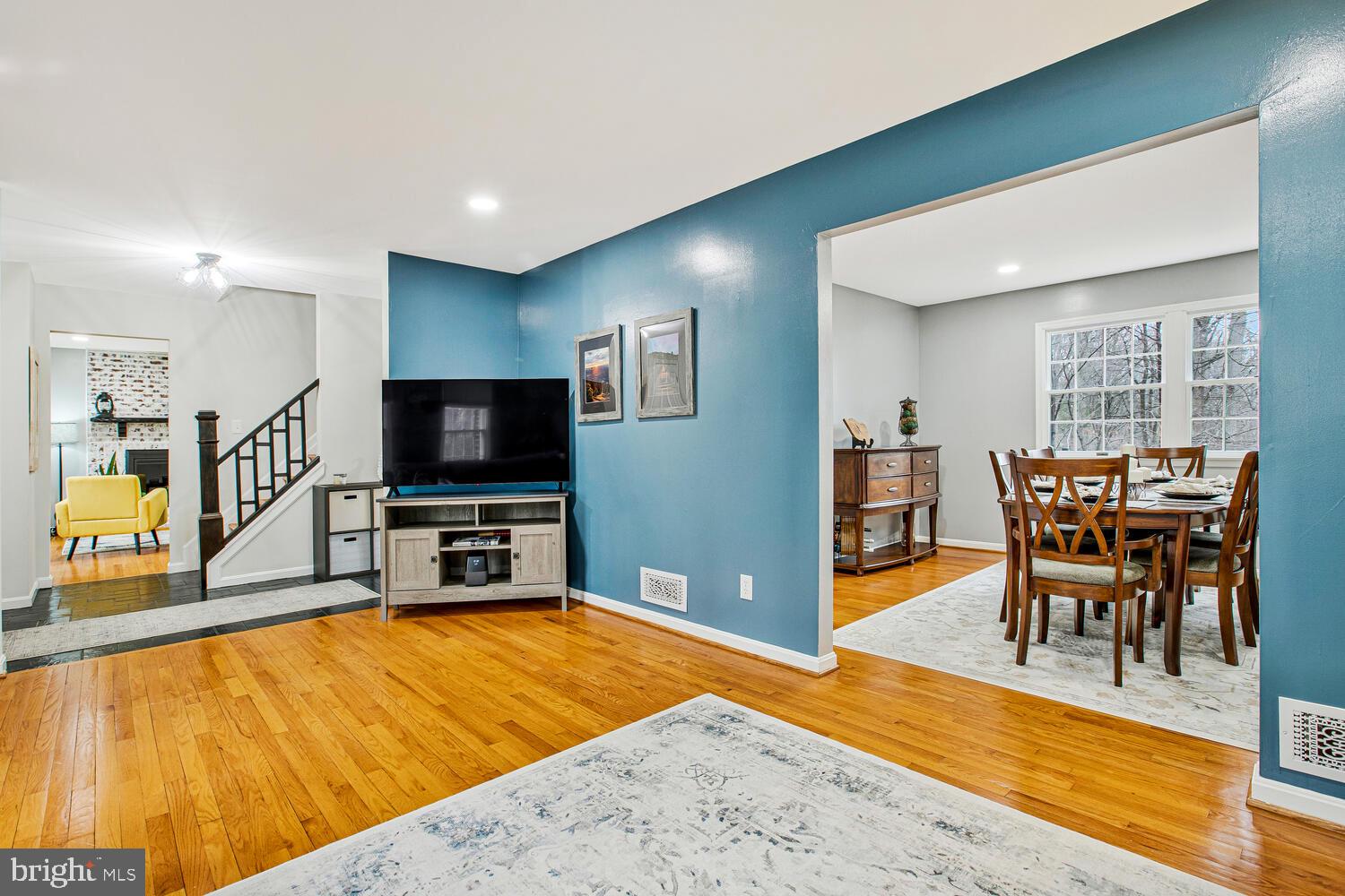 1505 Pinnacle Road Towson, MD 21286 - Photo 6 of 34 a room with furniture and a flat screen tv