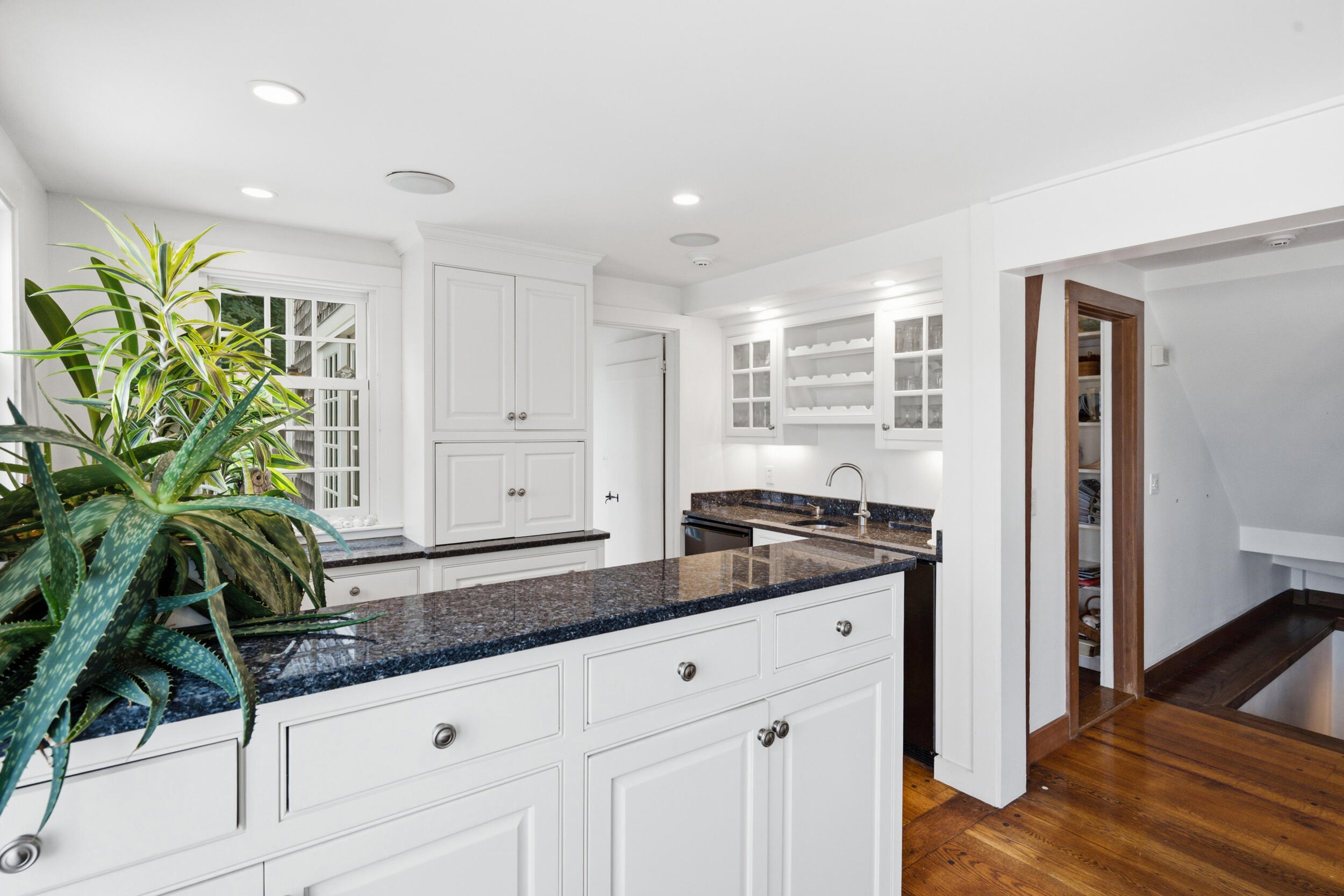108 Queen Anne Road Chatham, MA 02633 - Photo 27 of 80 Breakfast bar