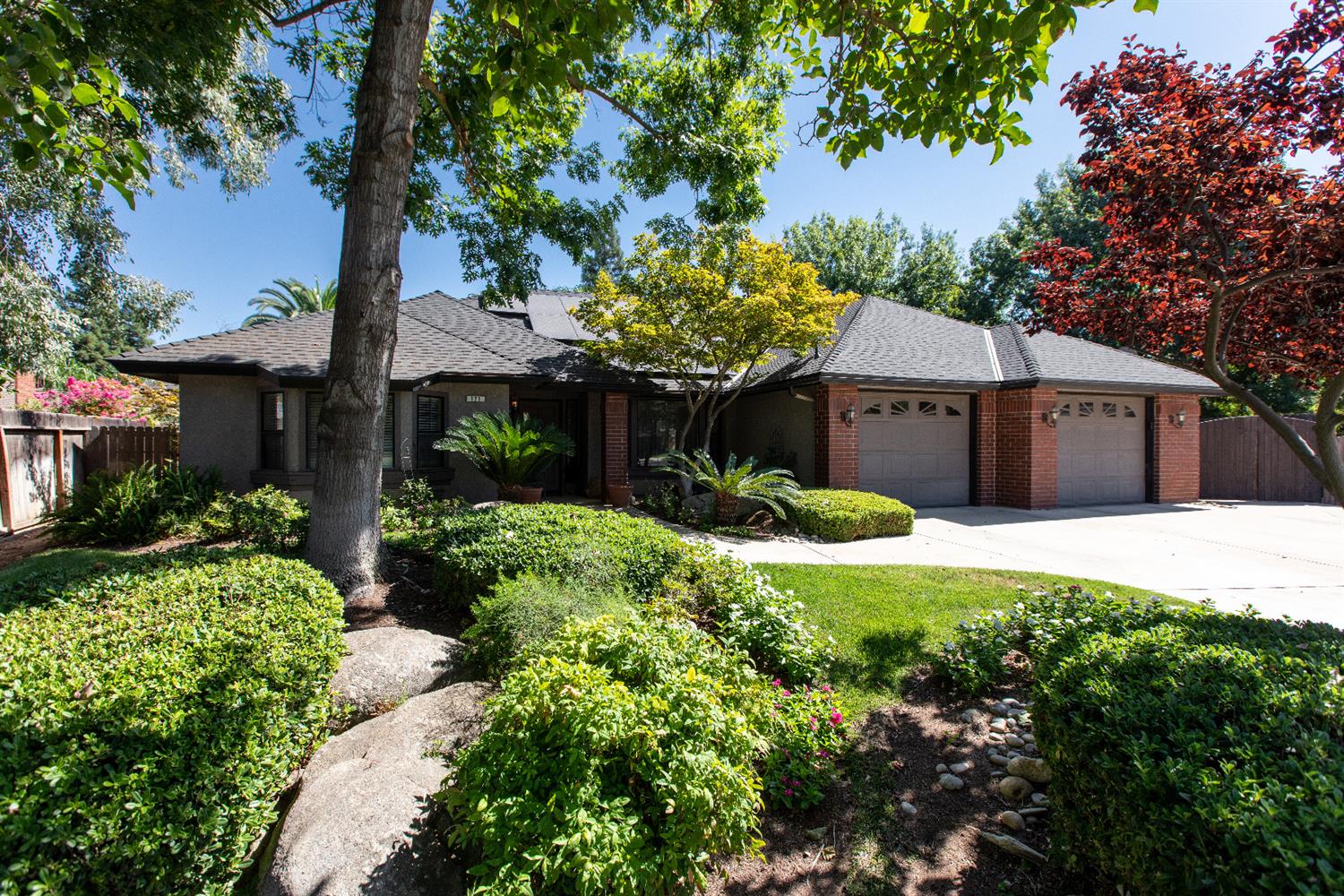 121 West Menlo Avenue Clovis, CA 93612 - Photo 2 of 46