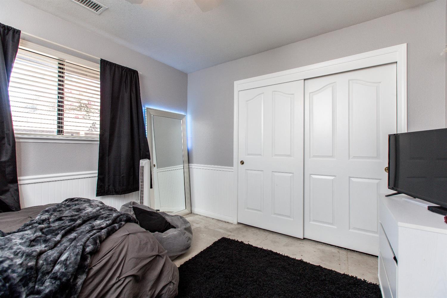 121 West Menlo Avenue Clovis, CA 93612 - Photo 25 of 46