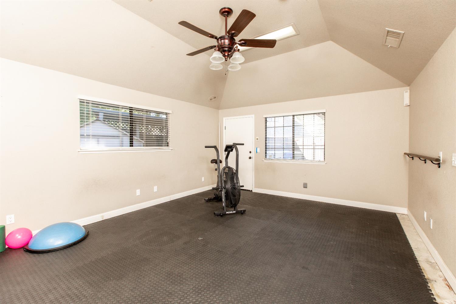 121 West Menlo Avenue Clovis, CA 93612 - Photo 27 of 46