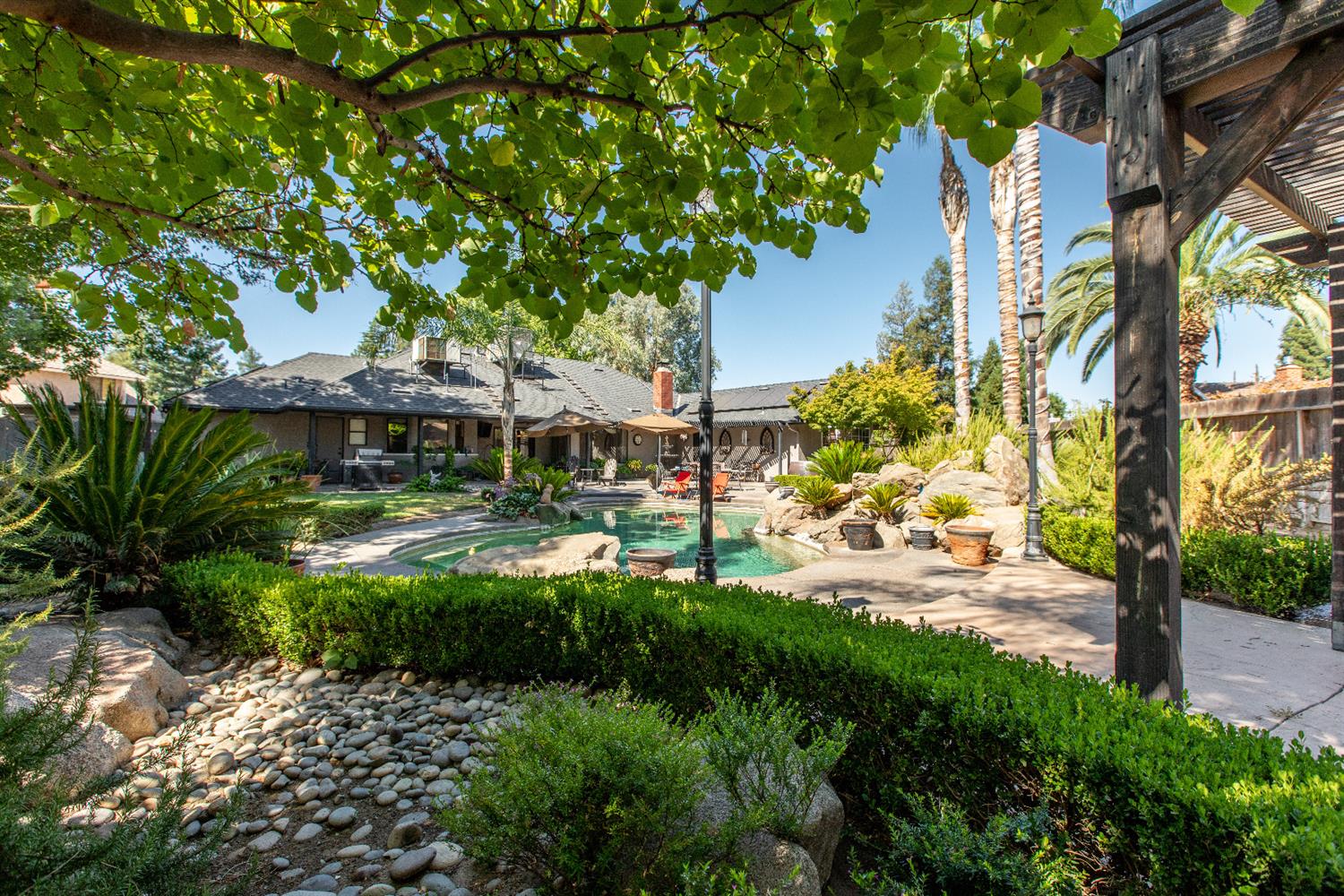 121 West Menlo Avenue Clovis, CA 93612 - Photo 35 of 46