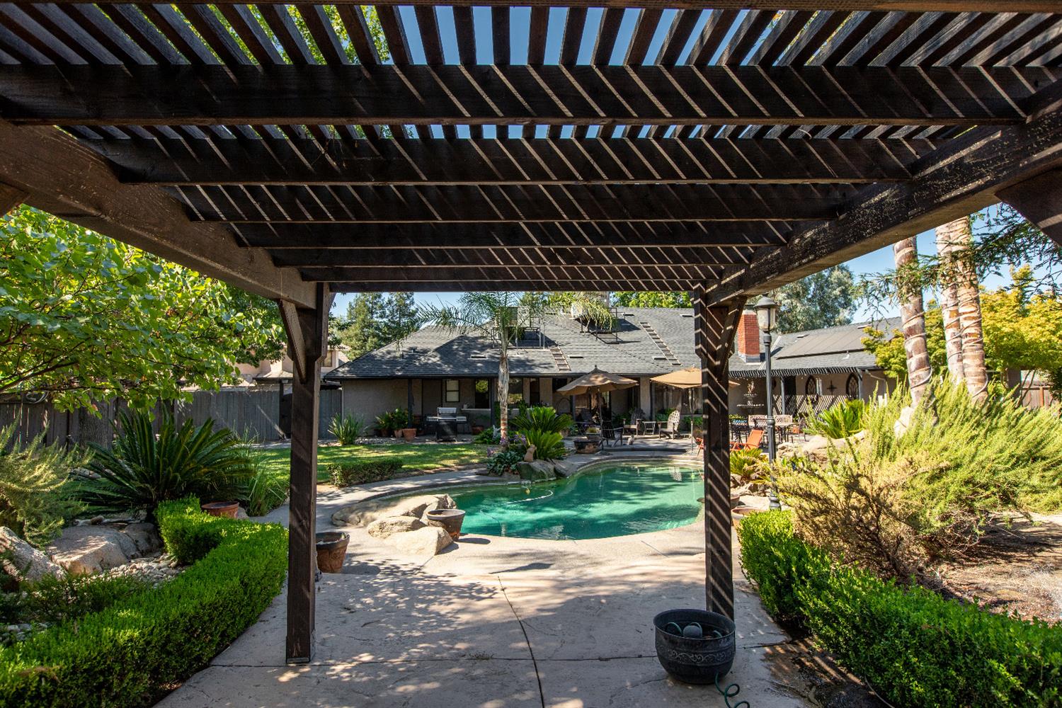 121 West Menlo Avenue Clovis, CA 93612 - Photo 36 of 46