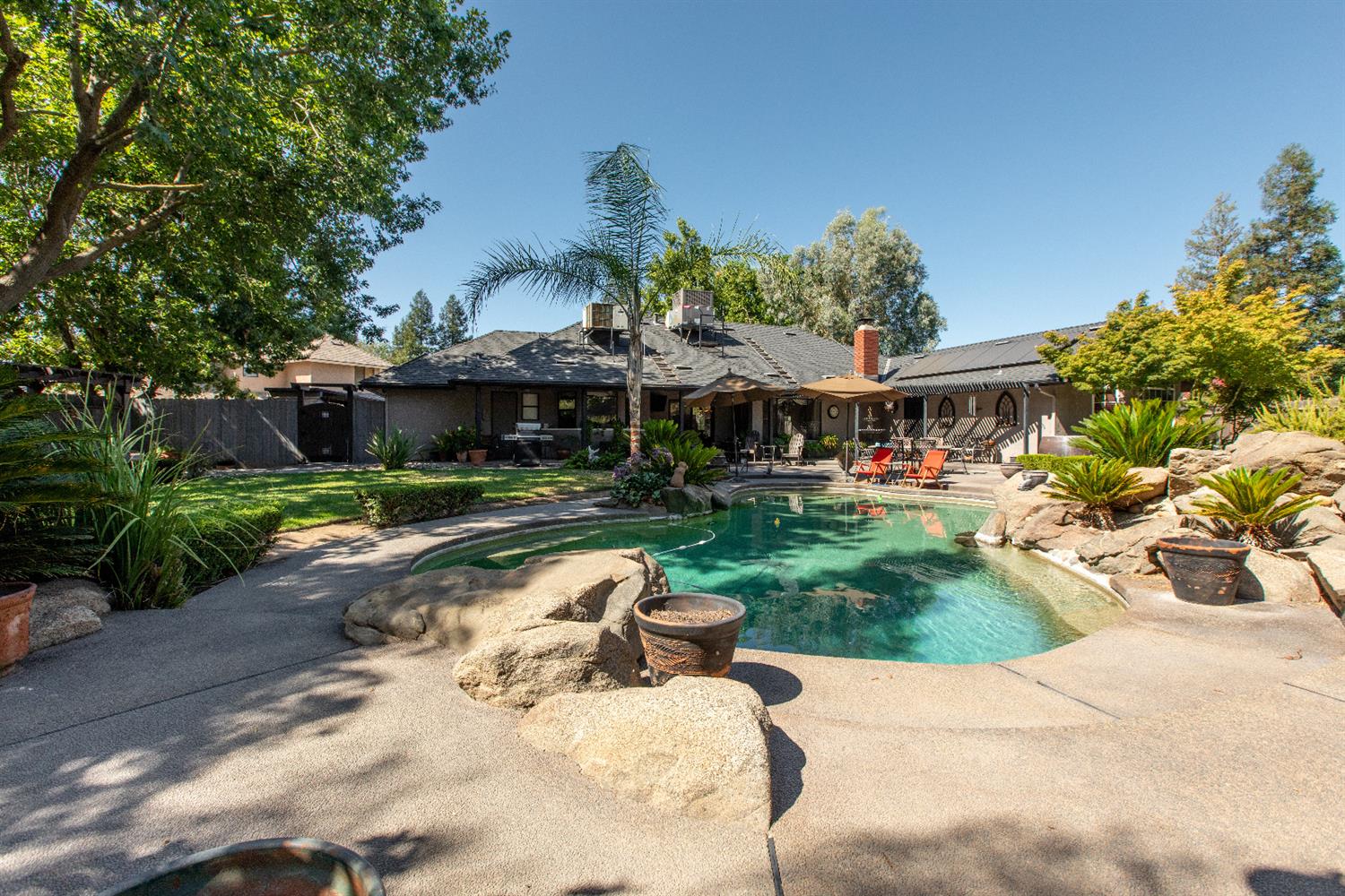 121 West Menlo Avenue Clovis, CA 93612 - Photo 37 of 46