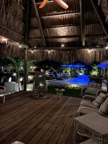 a view of lobby with livingroom