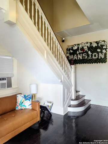 $899,999 | 1901 Interstate 35, Waco, TX 76706