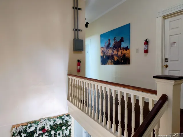 $899,999 | 1901 Interstate 35, Waco, TX 76706