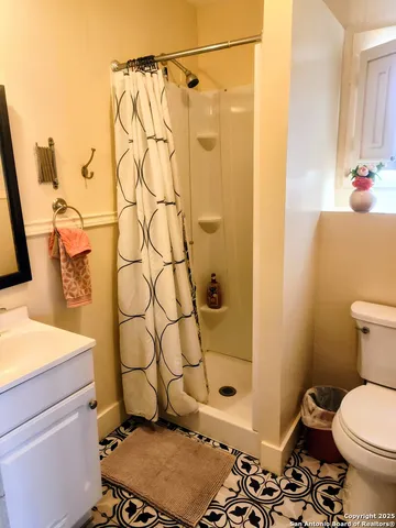 $899,999 | 1901 Interstate 35, Waco, TX 76706