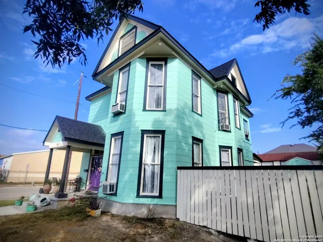 $899,999 | 1901 Interstate 35, Waco, TX 76706