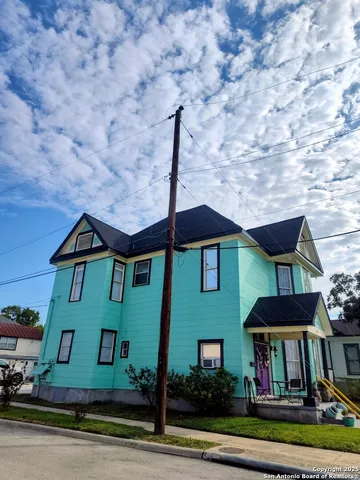 $899,999 | 1901 Interstate 35, Waco, TX 76706