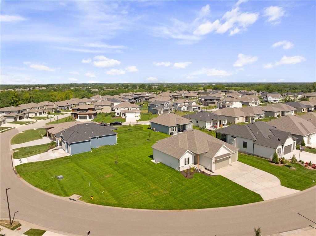 9346 Gander Street Lenexa, KS 66227 - Photo 3 of 53