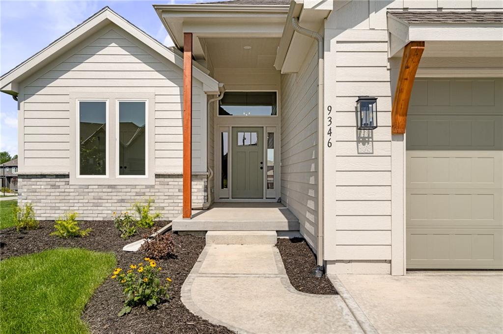 9346 Gander Street Lenexa, KS 66227 - Photo 4 of 53