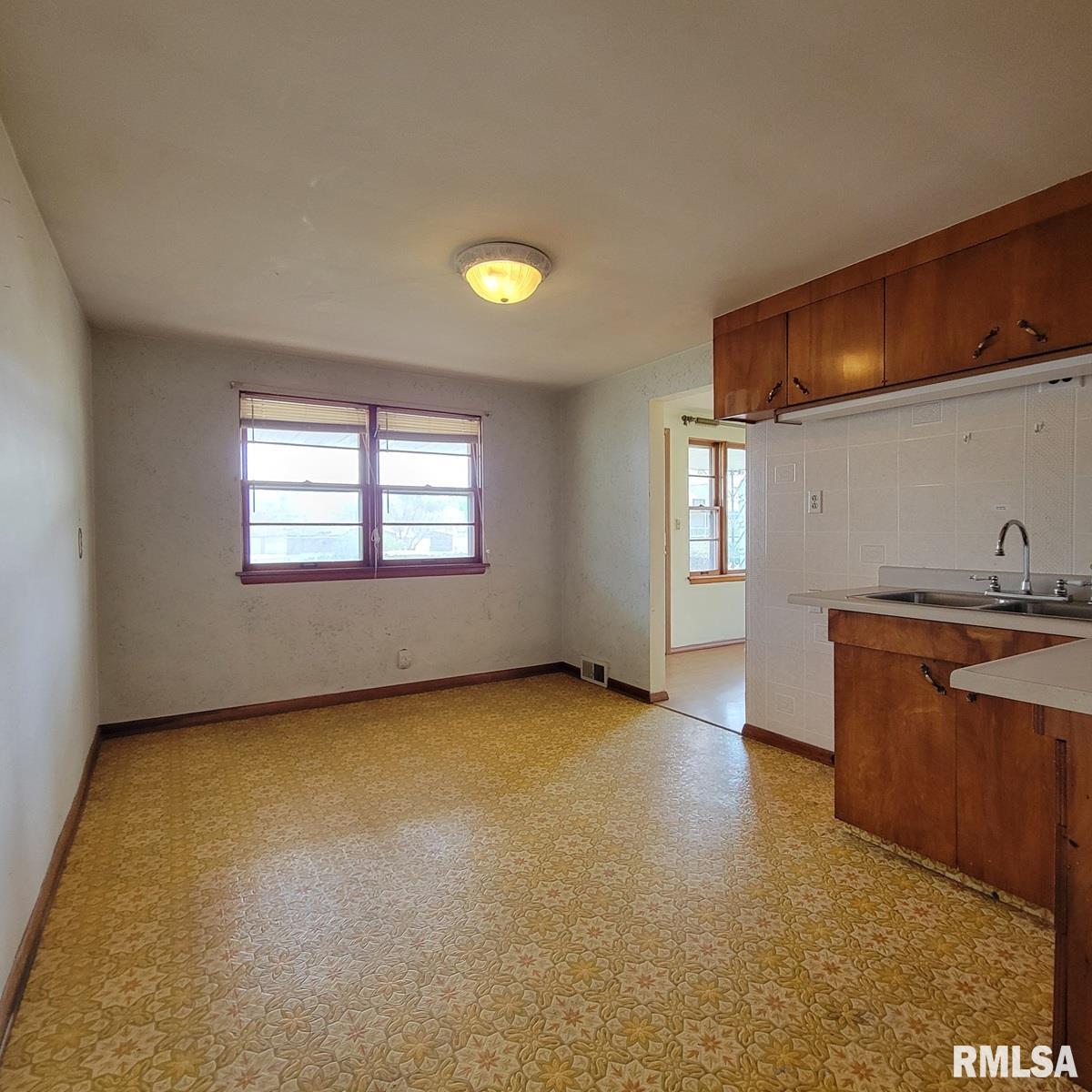 1515 Tennell Road Pekin, IL 61554 - Photo 12 of 31 Gallery Image 12