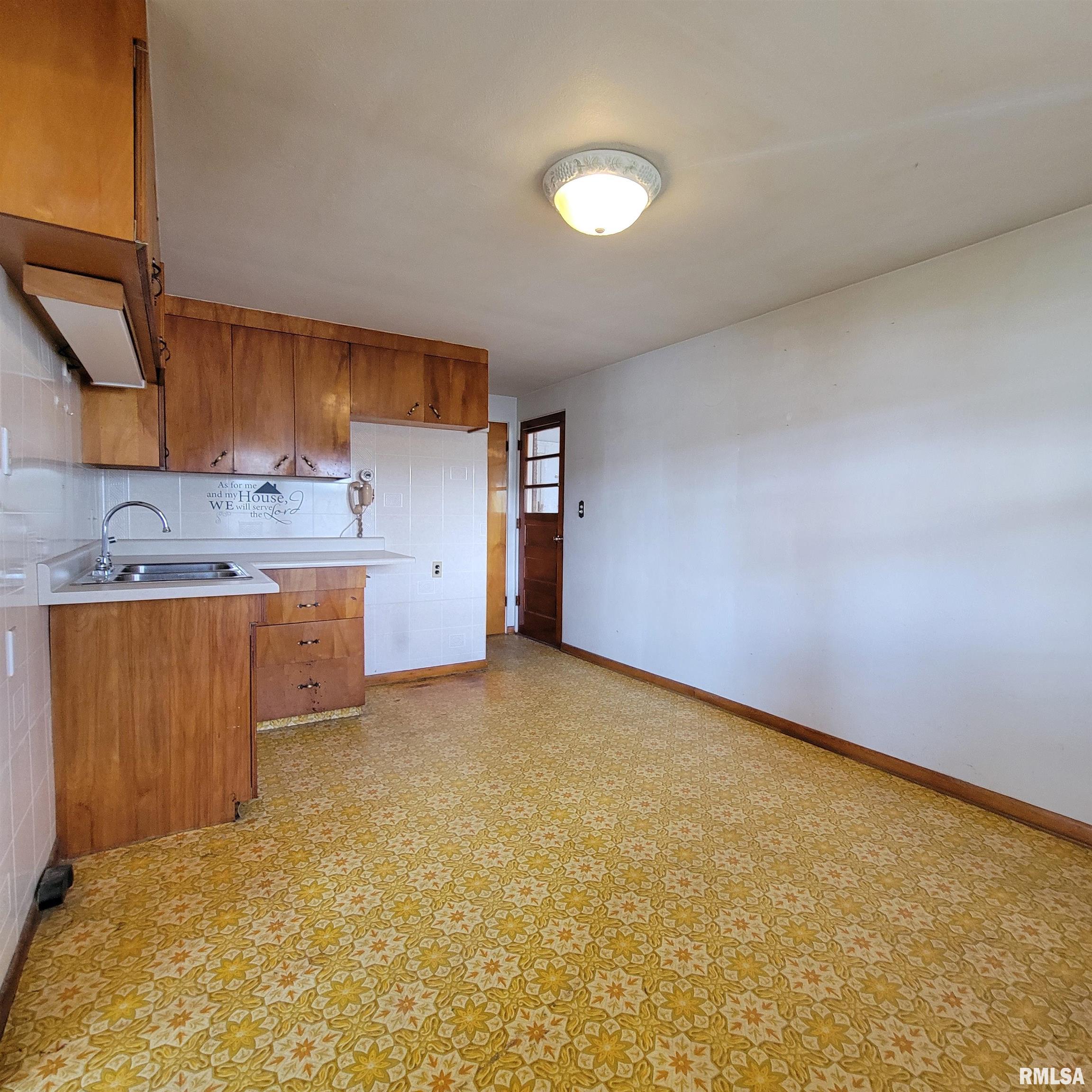 1515 Tennell Road Pekin, IL 61554 - Photo 13 of 31 Gallery Image 13