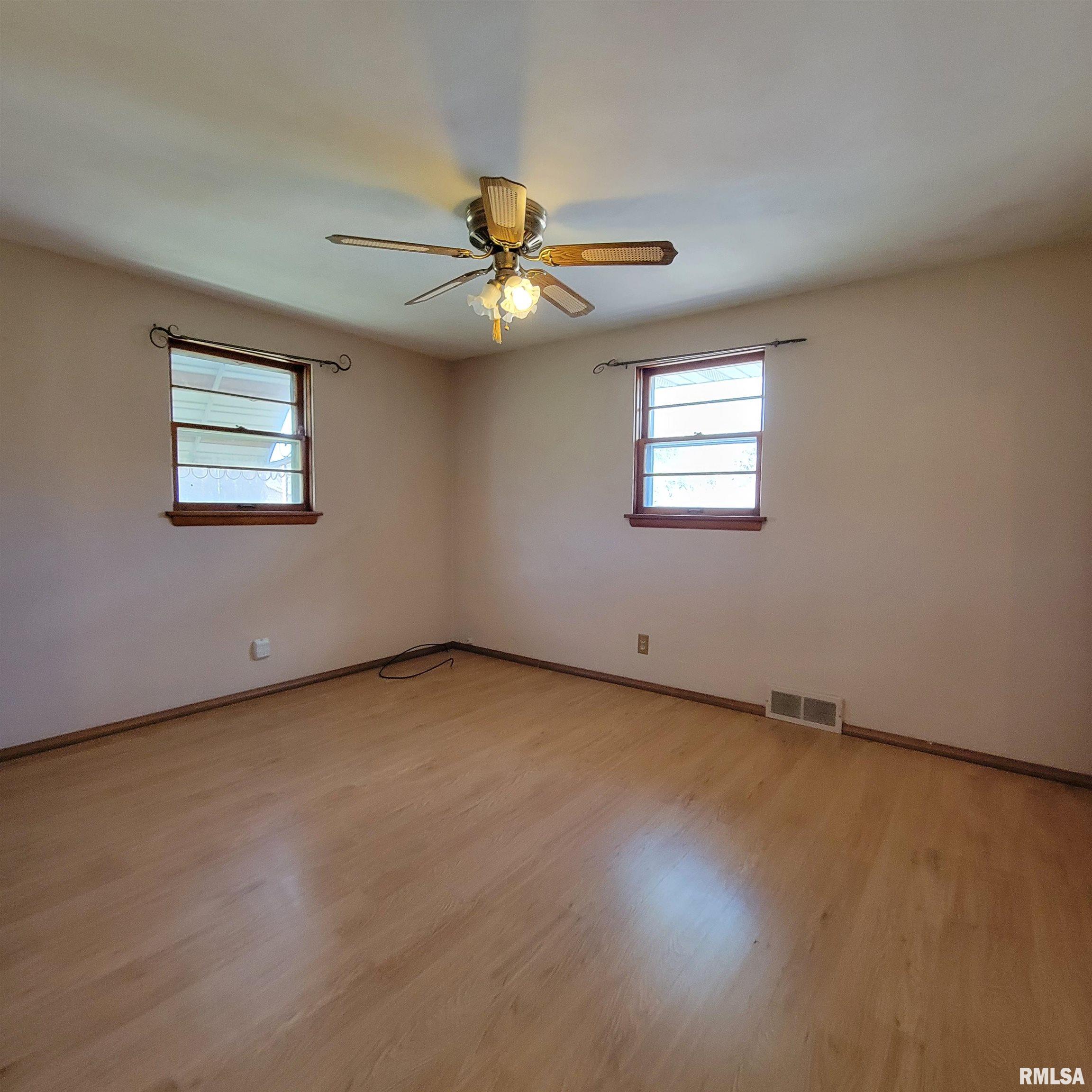 1515 Tennell Road Pekin, IL 61554 - Photo 17 of 31 Gallery Image 17