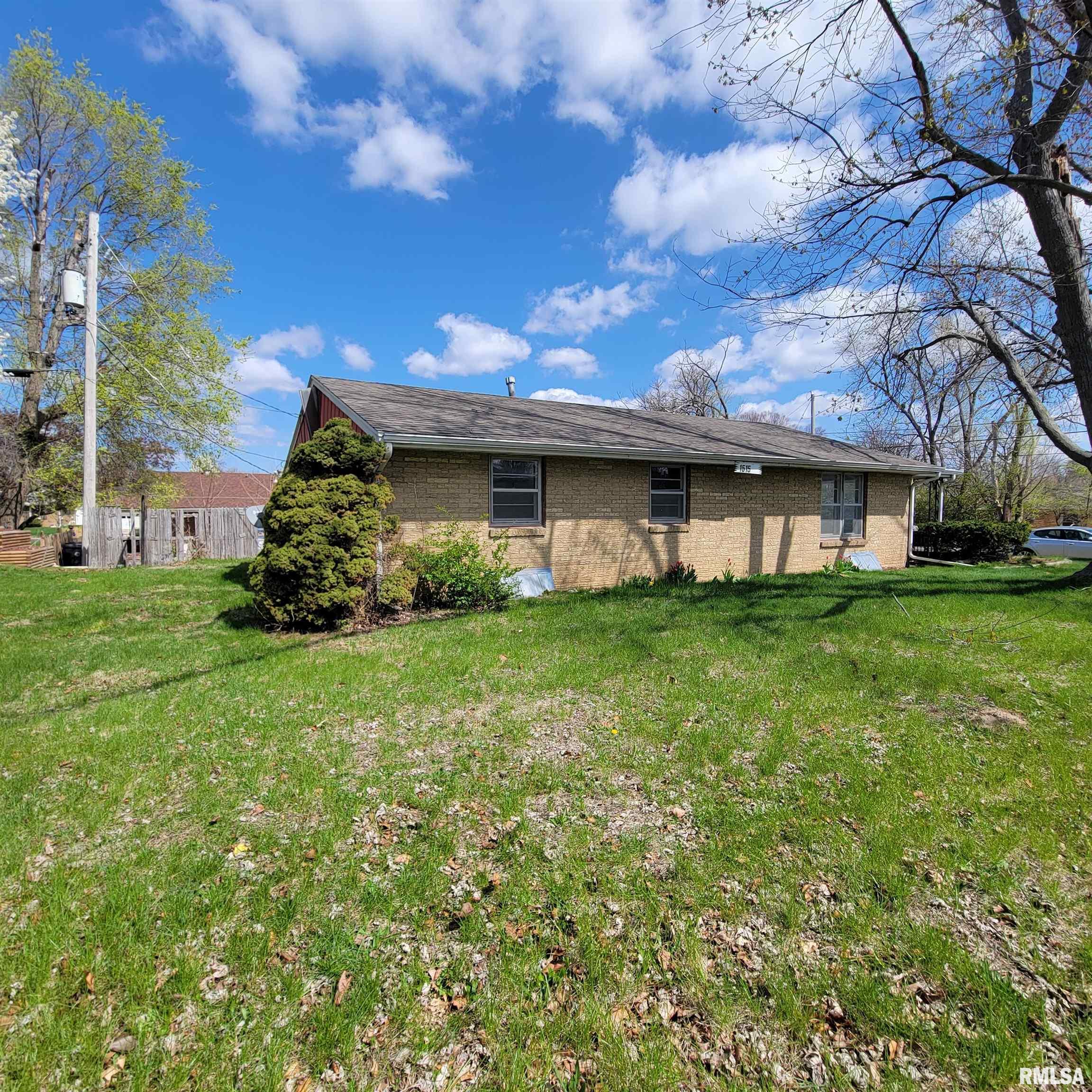 1515 Tennell Road Pekin, IL 61554 - Photo 4 of 31 Gallery Image 4