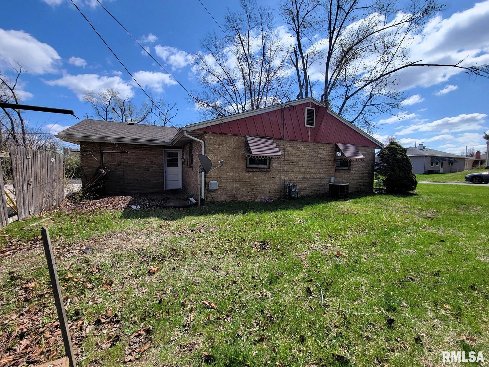1515 Tennell Road Pekin, IL 61554 - Photo 5 of 31 Gallery Image 5
