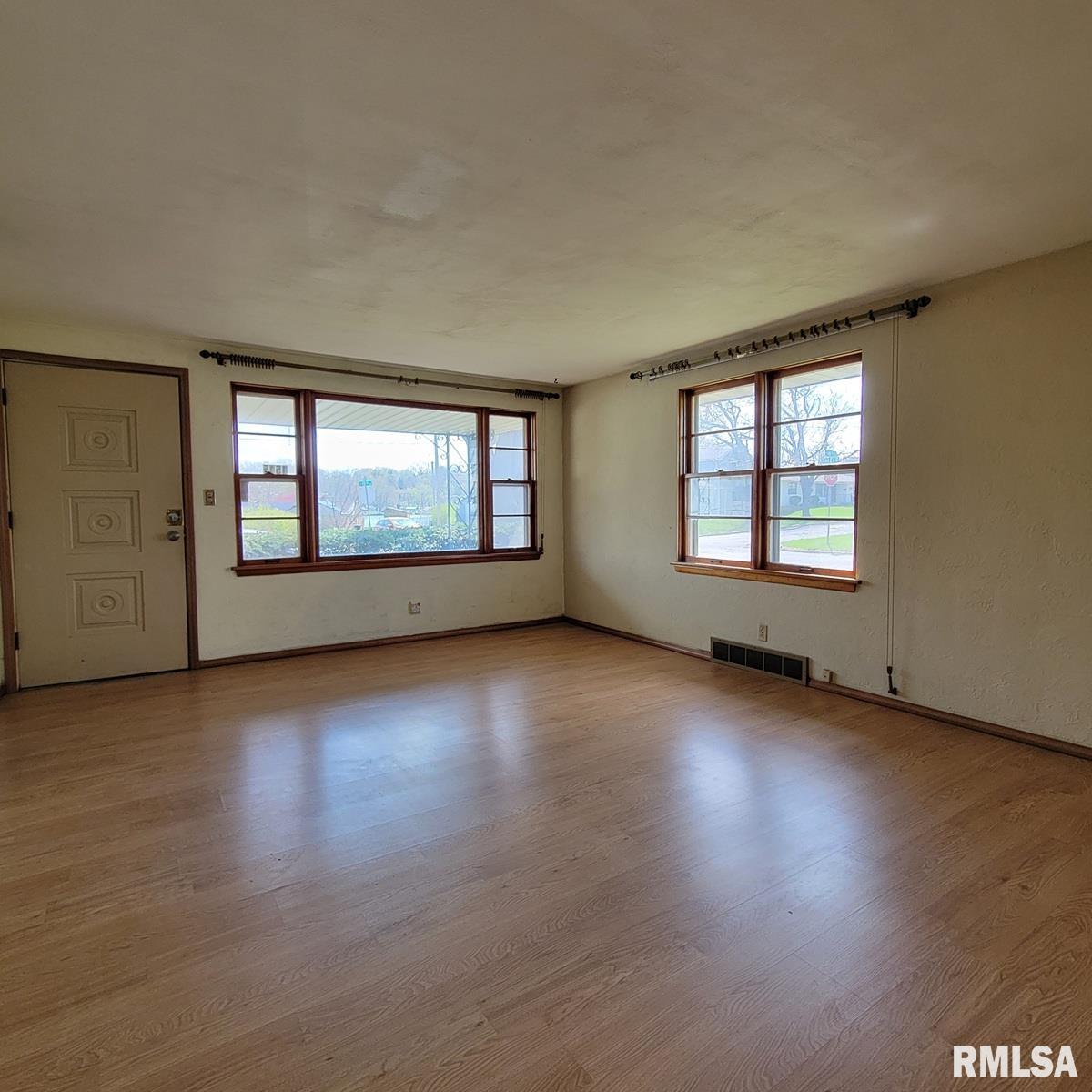 1515 Tennell Road Pekin, IL 61554 - Photo 8 of 31 Gallery Image 8
