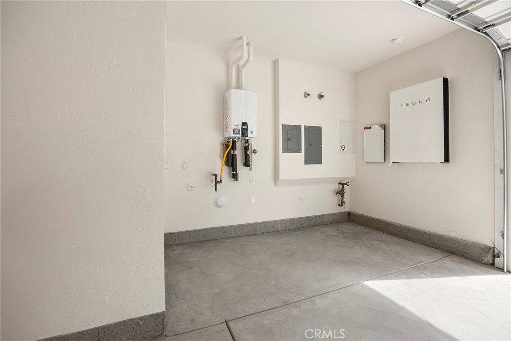 124 Tiffin Irvine, CA 92618 - Photo 21 of 26 an empty room with windows