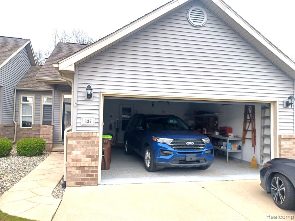 637 Ridge Lane, Unit B Tecumseh, MI 49286 - Photo 3 of 52