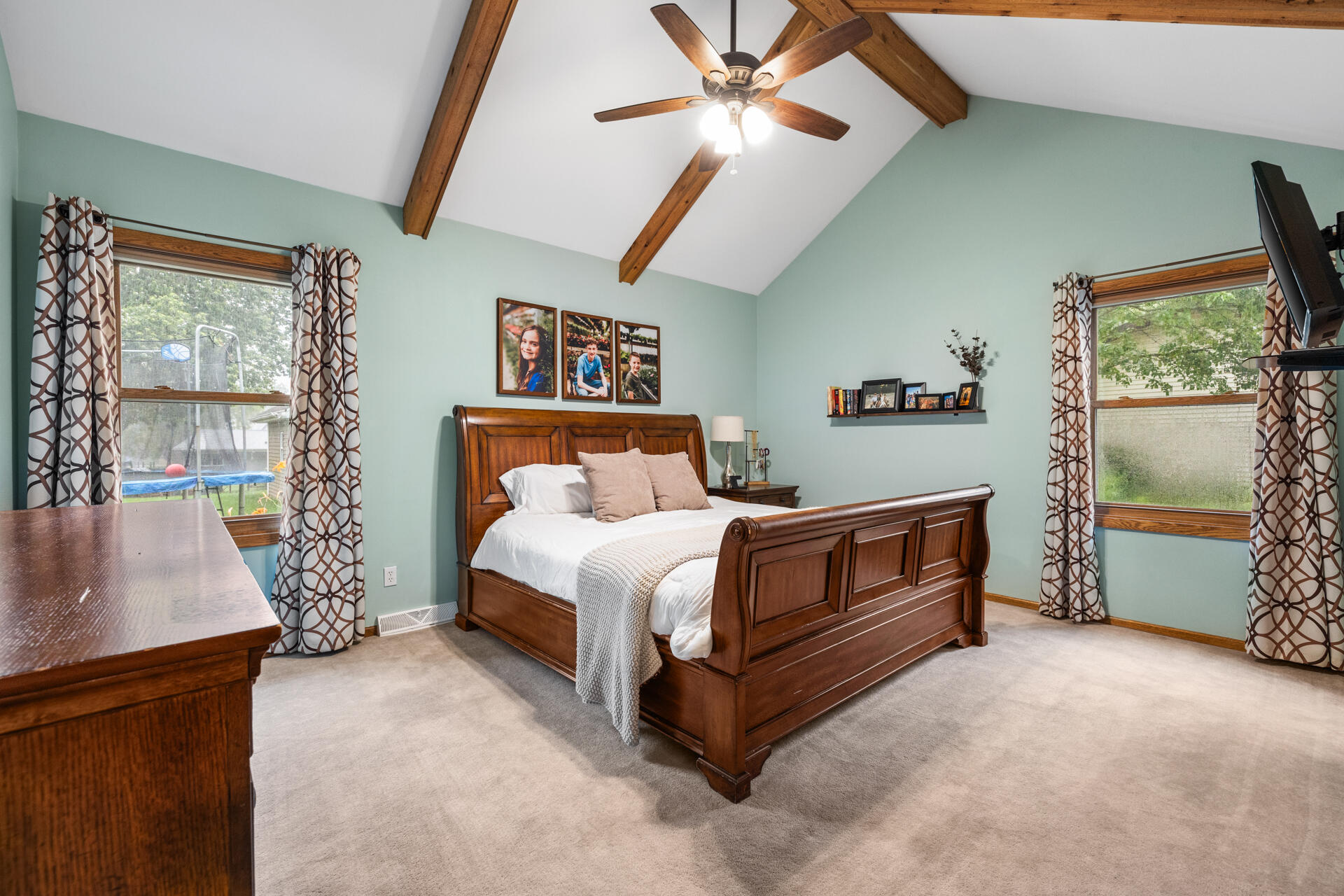 3960 Kings Way Slinger, WI 53086 - Photo 14 of 27 Primary Bedroom